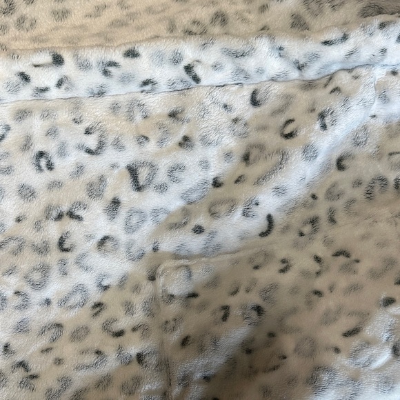 Gilly Hicks Light Gray Patterned Robe - Picture 3 of 5